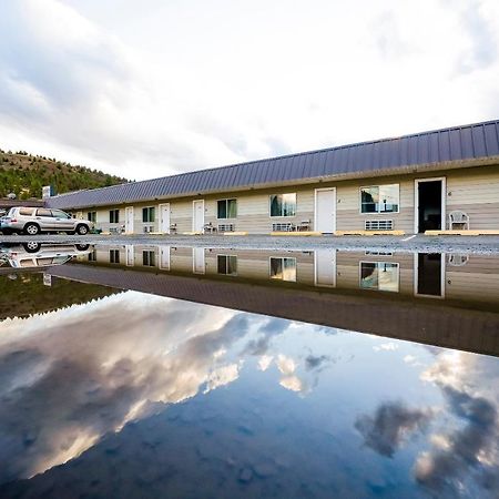 Oyo Riverside Inn John Day Or エクステリア 写真